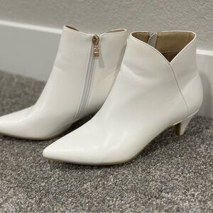 IDIFU White Women Booties Low Kitten Heel Ankle Boots Pointed Toe size 8